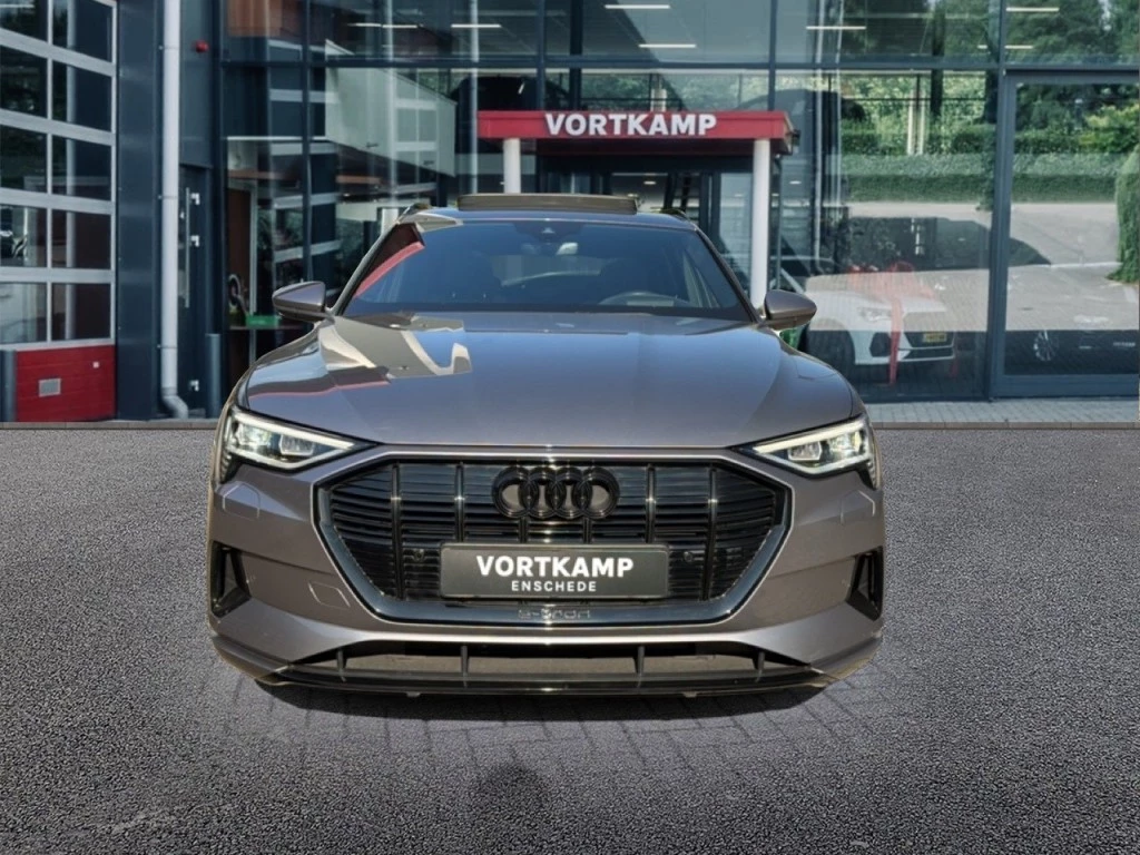 Hoofdafbeelding Audi e-tron