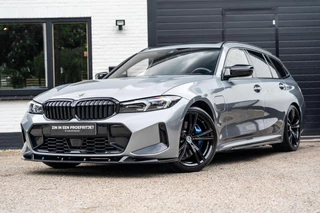BMW 3-serie Touring 330e M Perf Pano H&K Head Up Carbon
