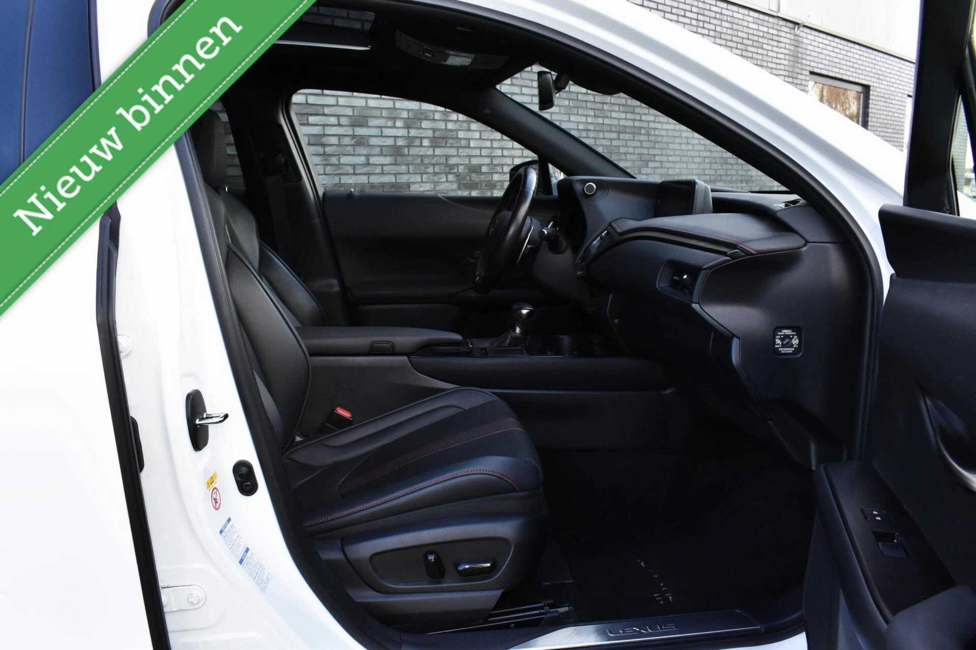 Hoofdafbeelding Lexus UX