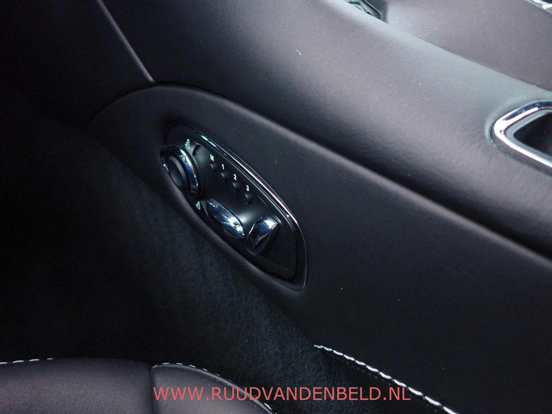 Hoofdafbeelding Aston Martin DBS