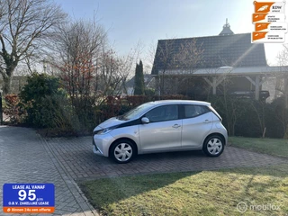 Nette sportieve Toyota Aygo 1.0 VVT-i x-play 5Drs. Bj 2015.