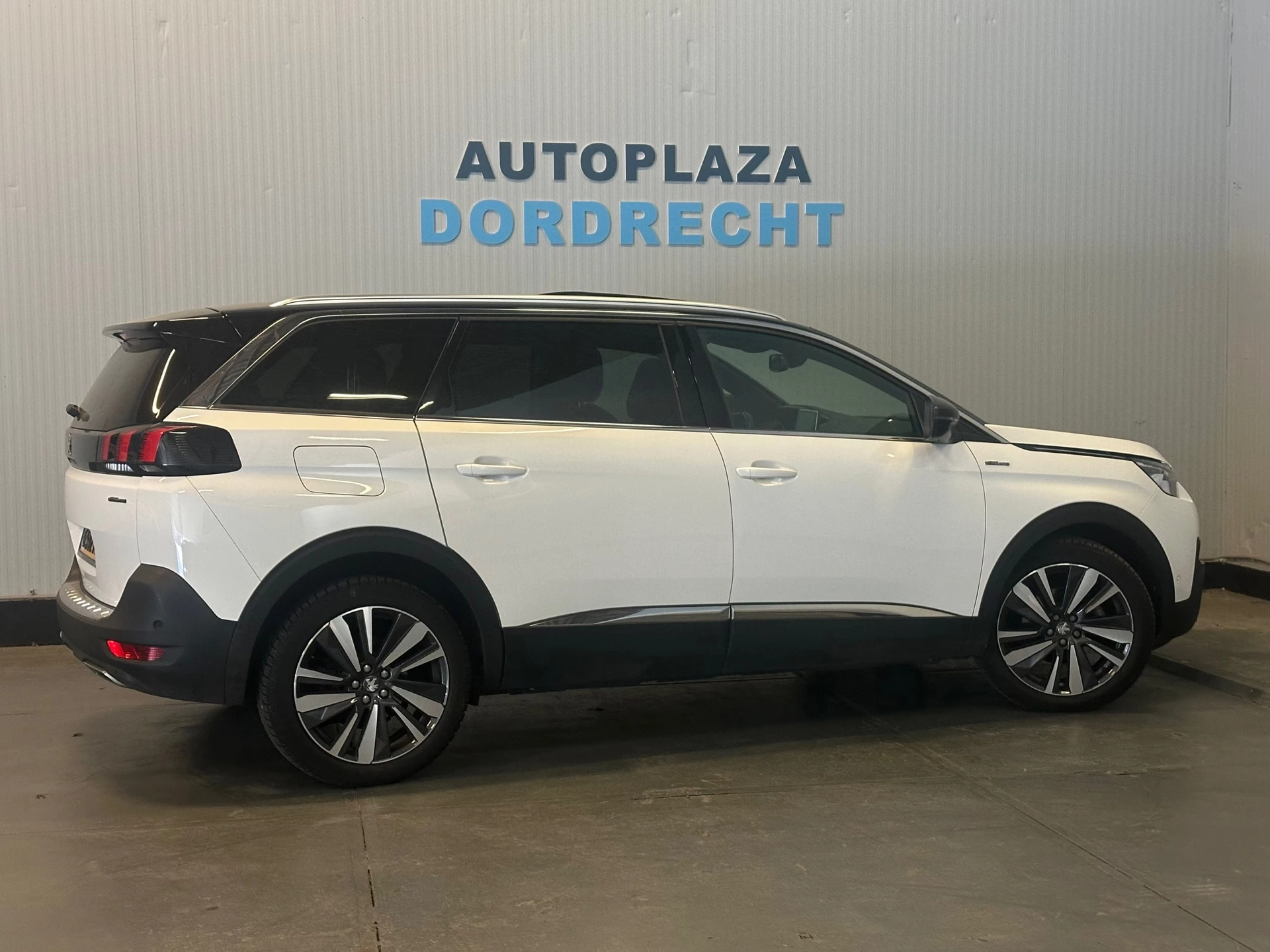 Hoofdafbeelding Peugeot 5008