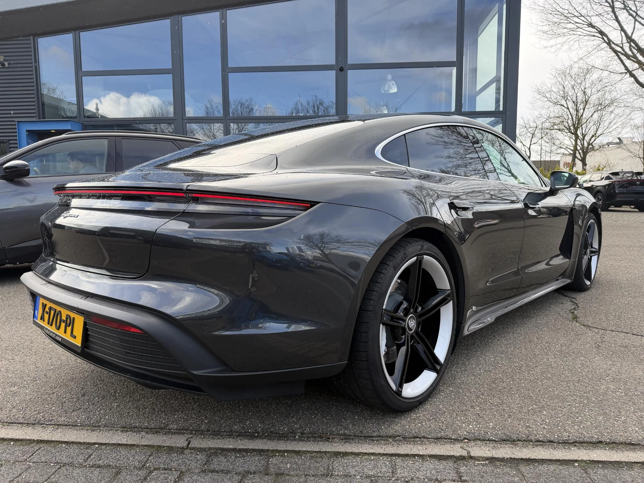 Hoofdafbeelding Porsche Taycan