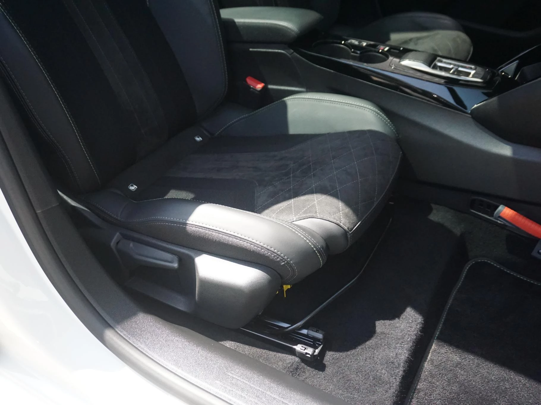 Hoofdafbeelding Peugeot e-208