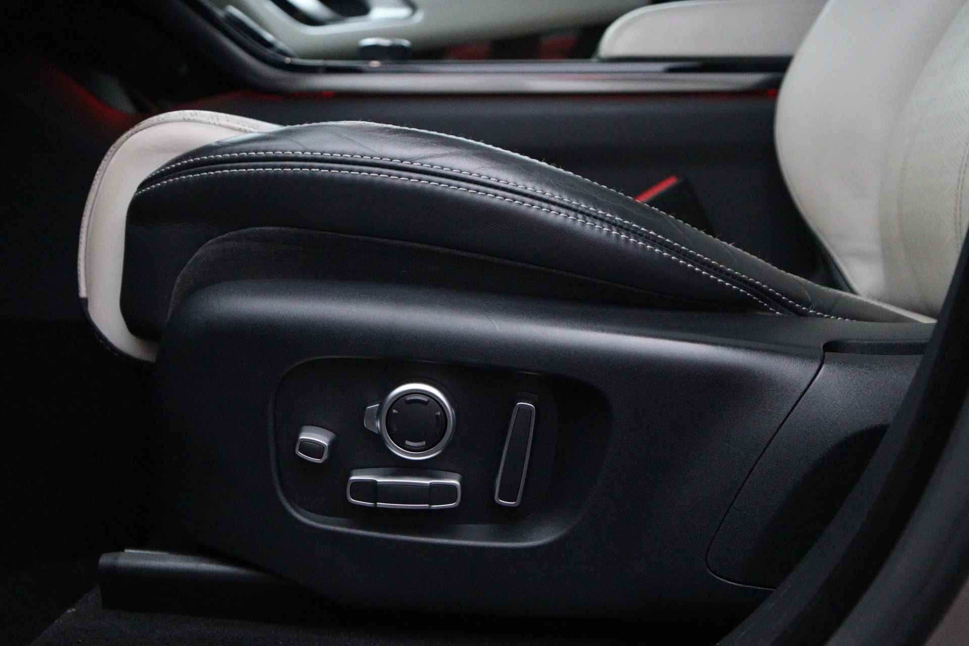 Hoofdafbeelding Land Rover Range Rover Velar