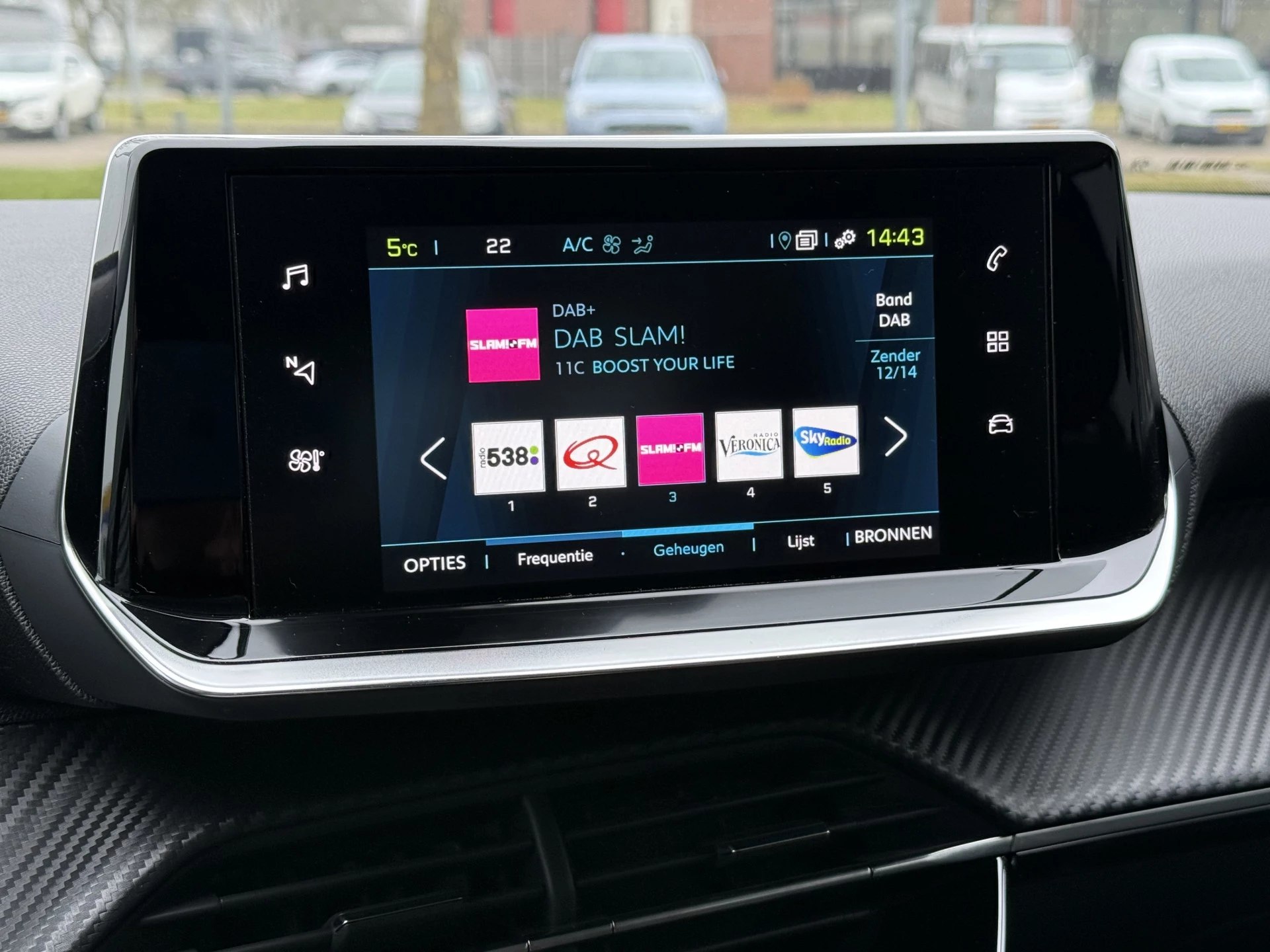 Hoofdafbeelding Peugeot e-2008