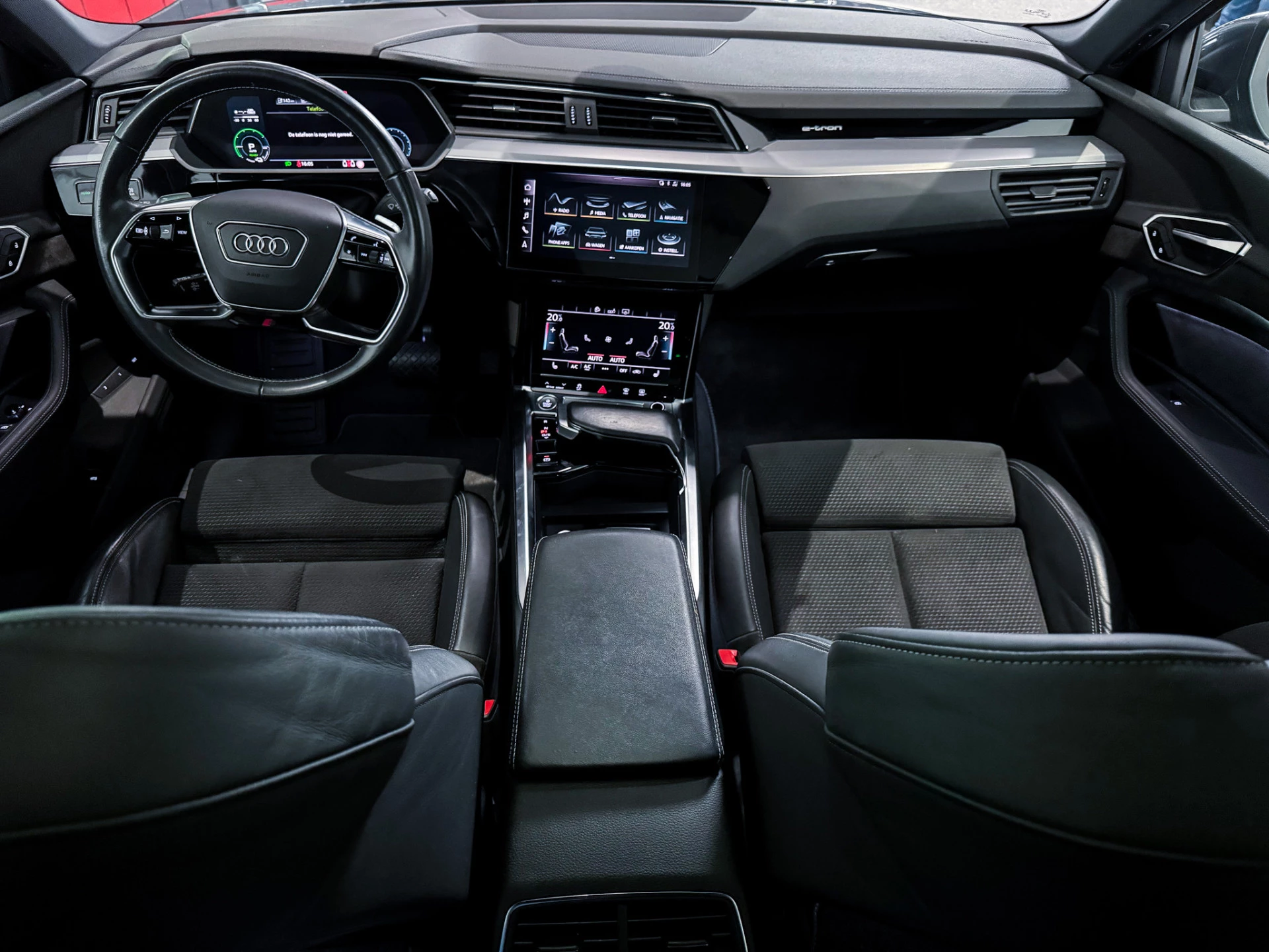 Hoofdafbeelding Audi e-tron