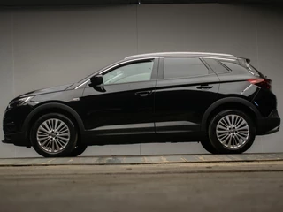 Hoofdafbeelding Opel Grandland X Opel Grandland X 1.2 Turbo Innovation Sport (APPLE CARPLAY,NAVI,PDC,LED,CRUISE,CLIMATE,SPORTSTOELEN,LM VELGEN,NETTE STAAT)