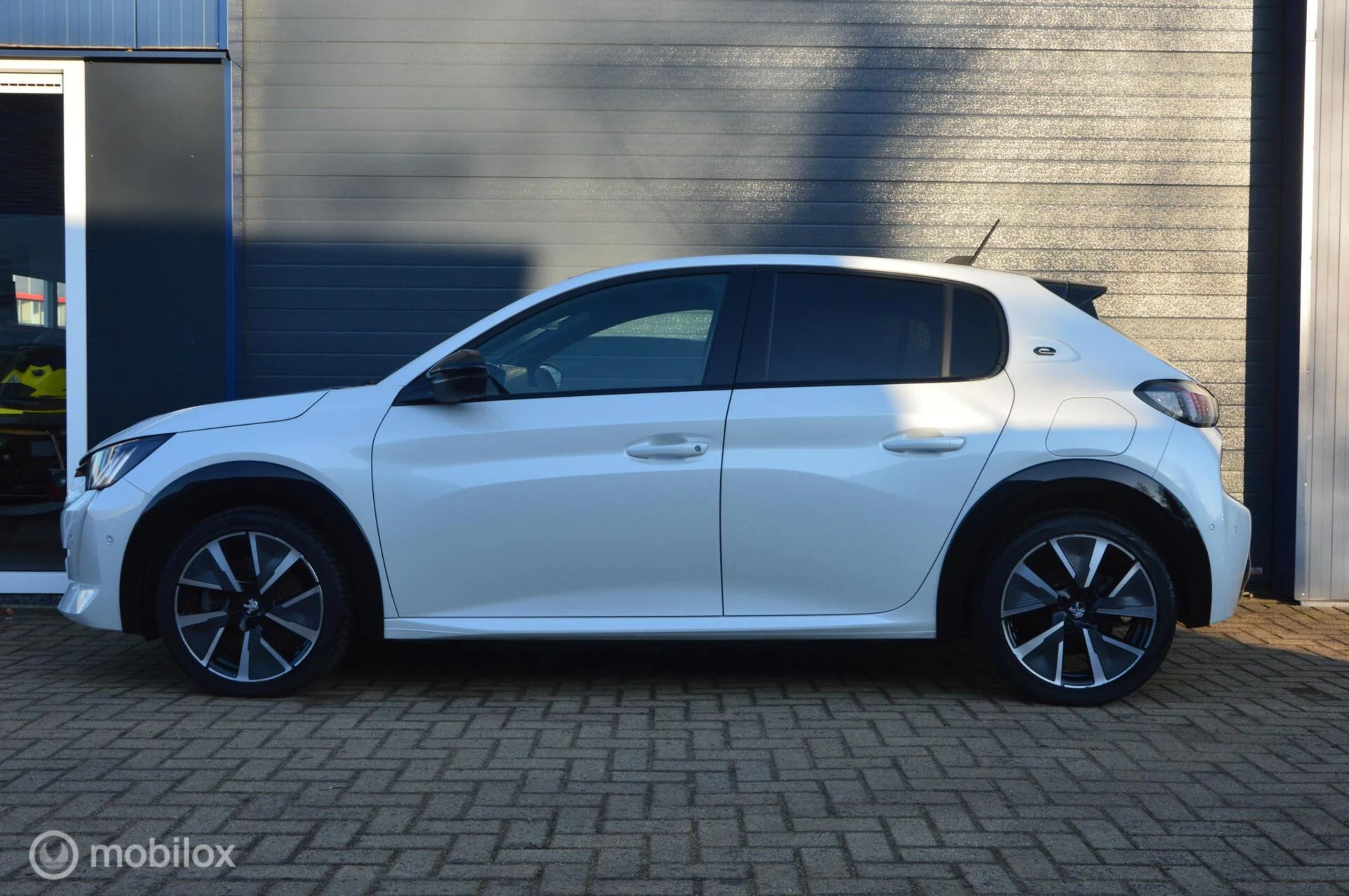 Hoofdafbeelding Peugeot e-208