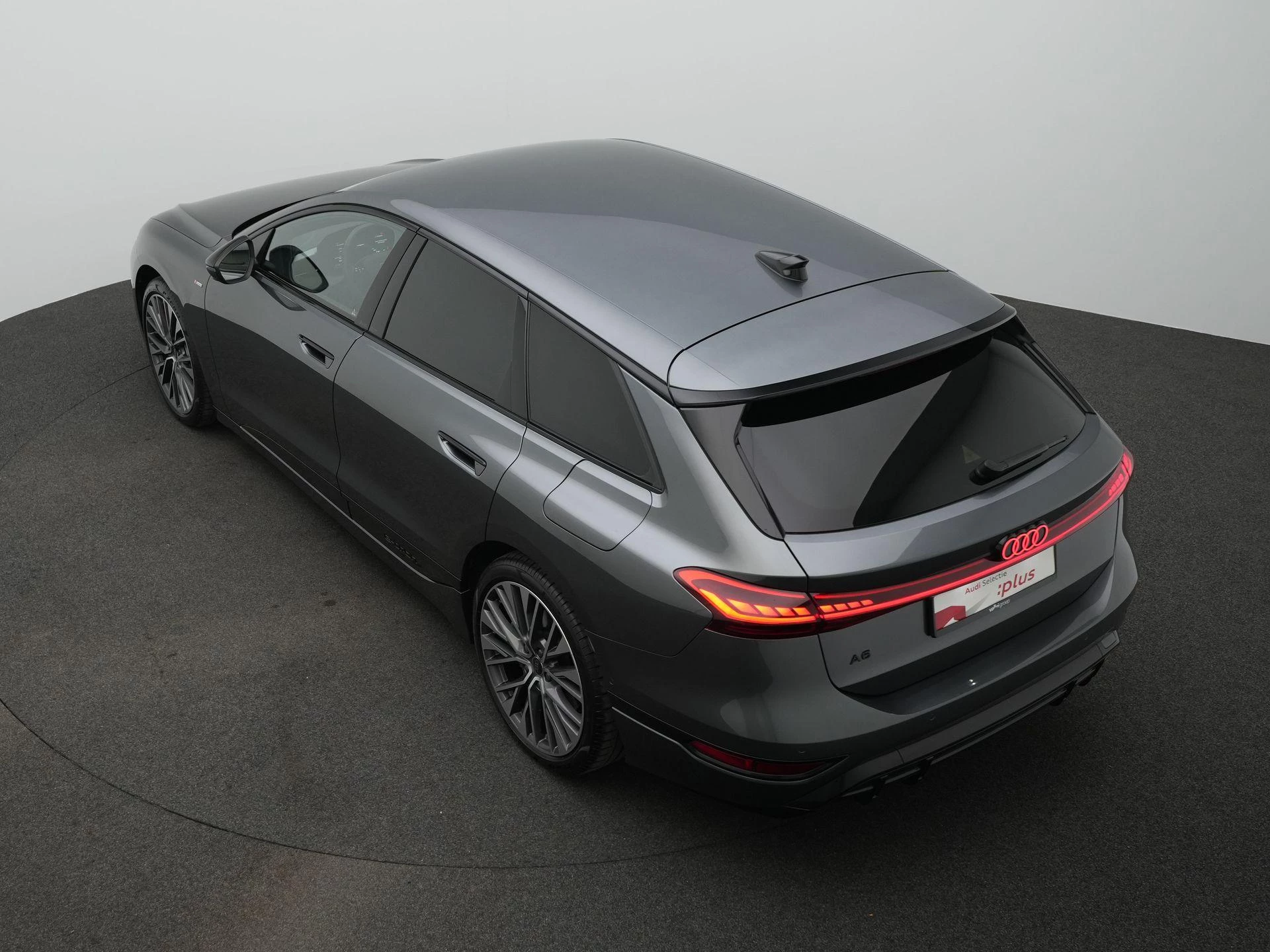 Hoofdafbeelding Audi A6 Avant e-tron