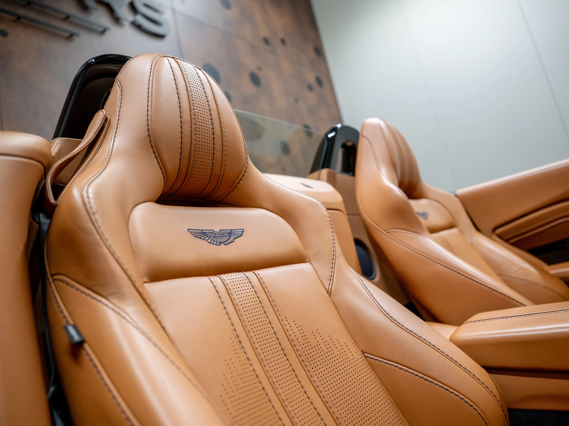 Hoofdafbeelding Aston Martin V8 Vantage