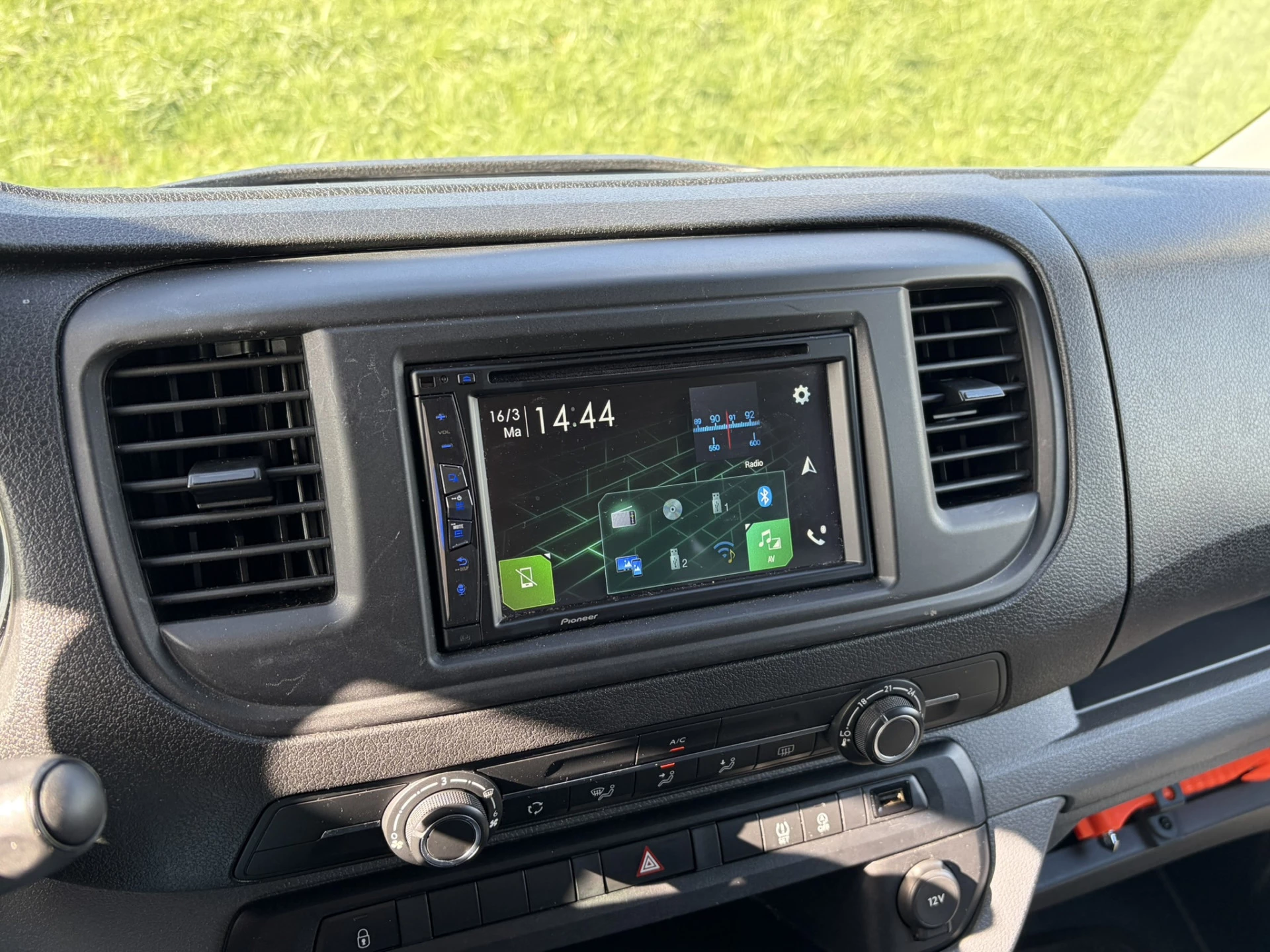 Hoofdafbeelding Peugeot Traveller