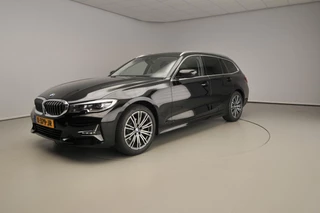 BMW 3 Serie Touring 318i | LED | Leder | Navigatie | Chrome line | Stoelverwarming | DAB | Alu 18 inch