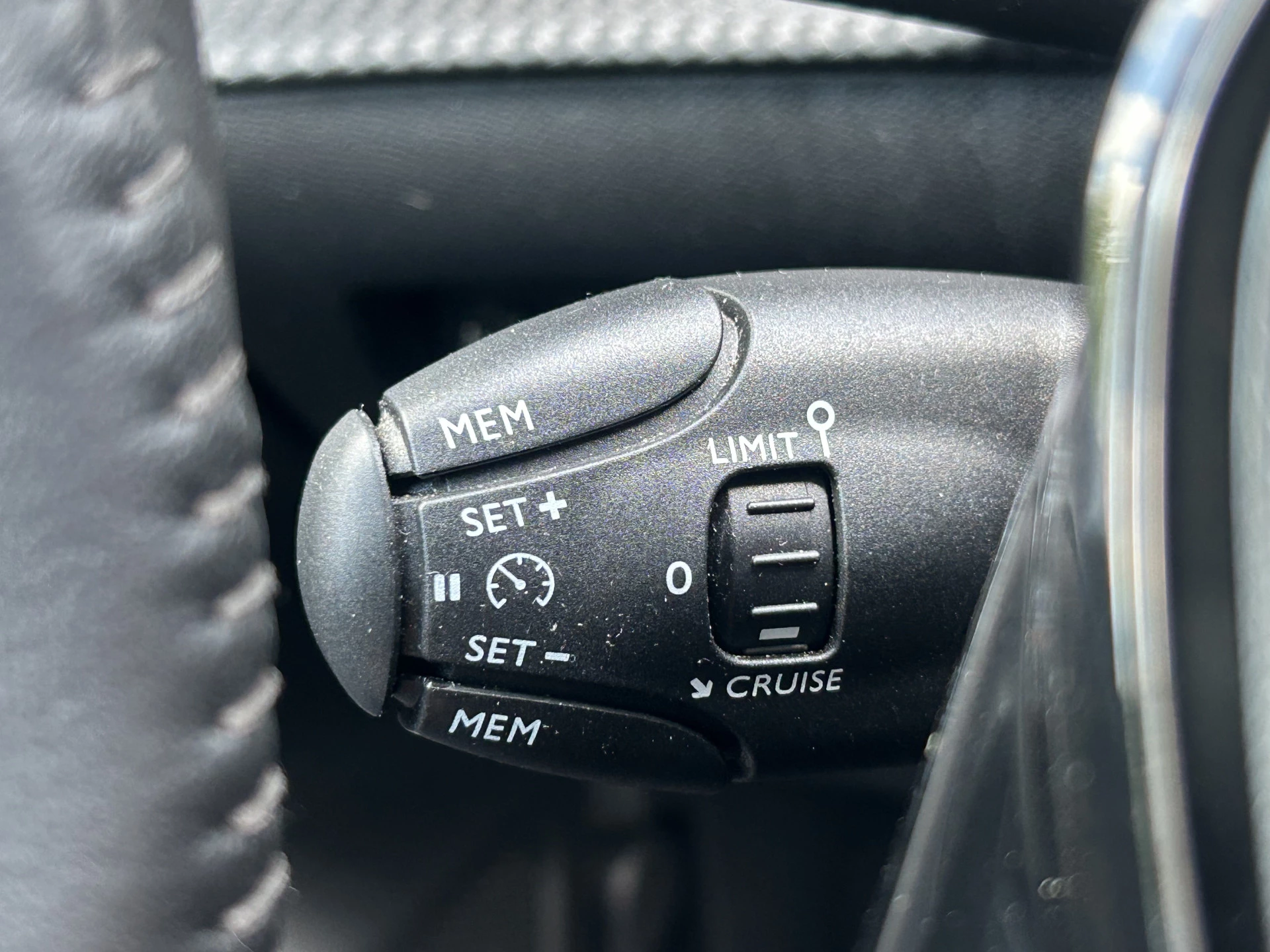 Hoofdafbeelding Peugeot e-208