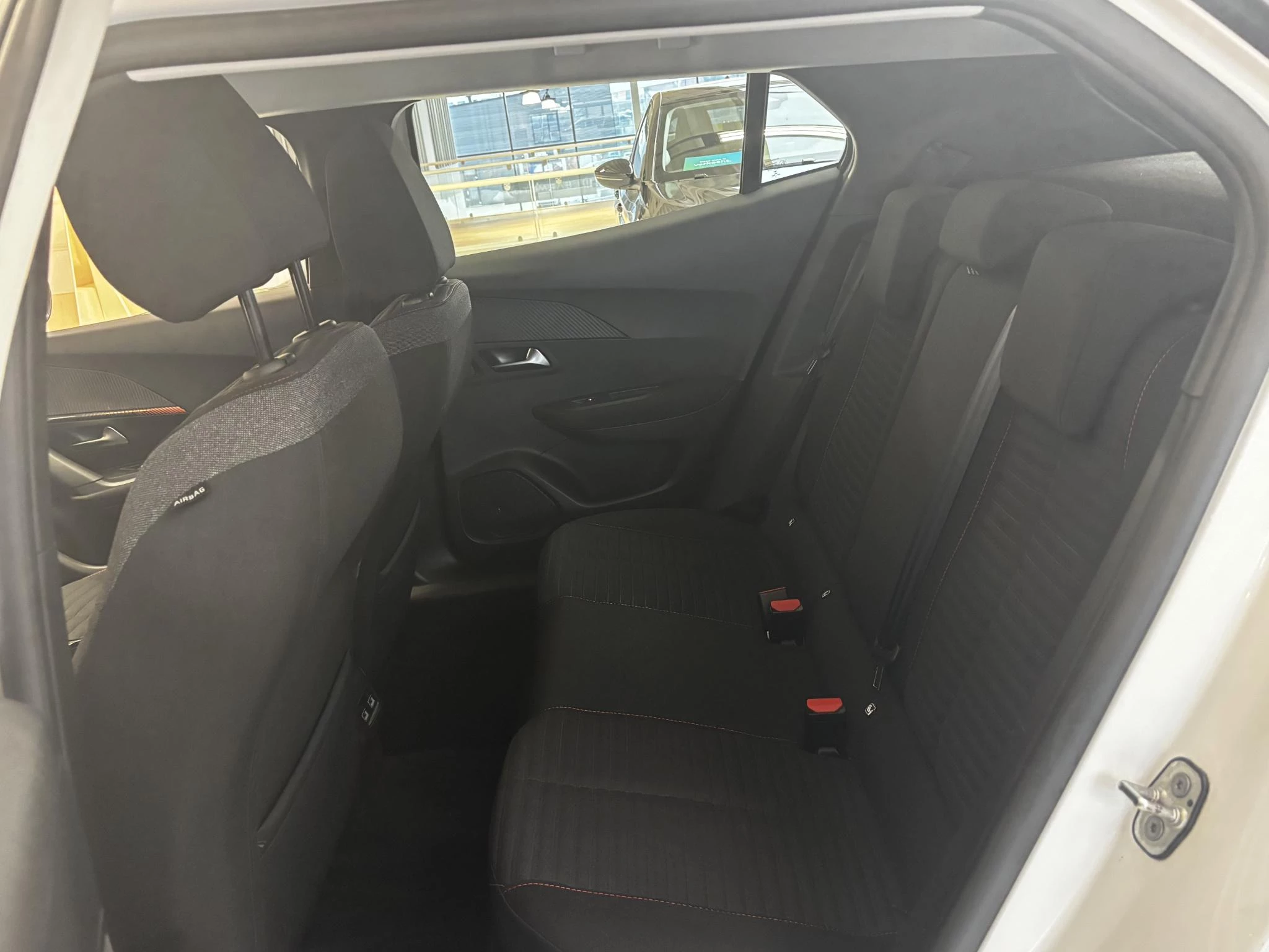 Hoofdafbeelding Peugeot e-2008