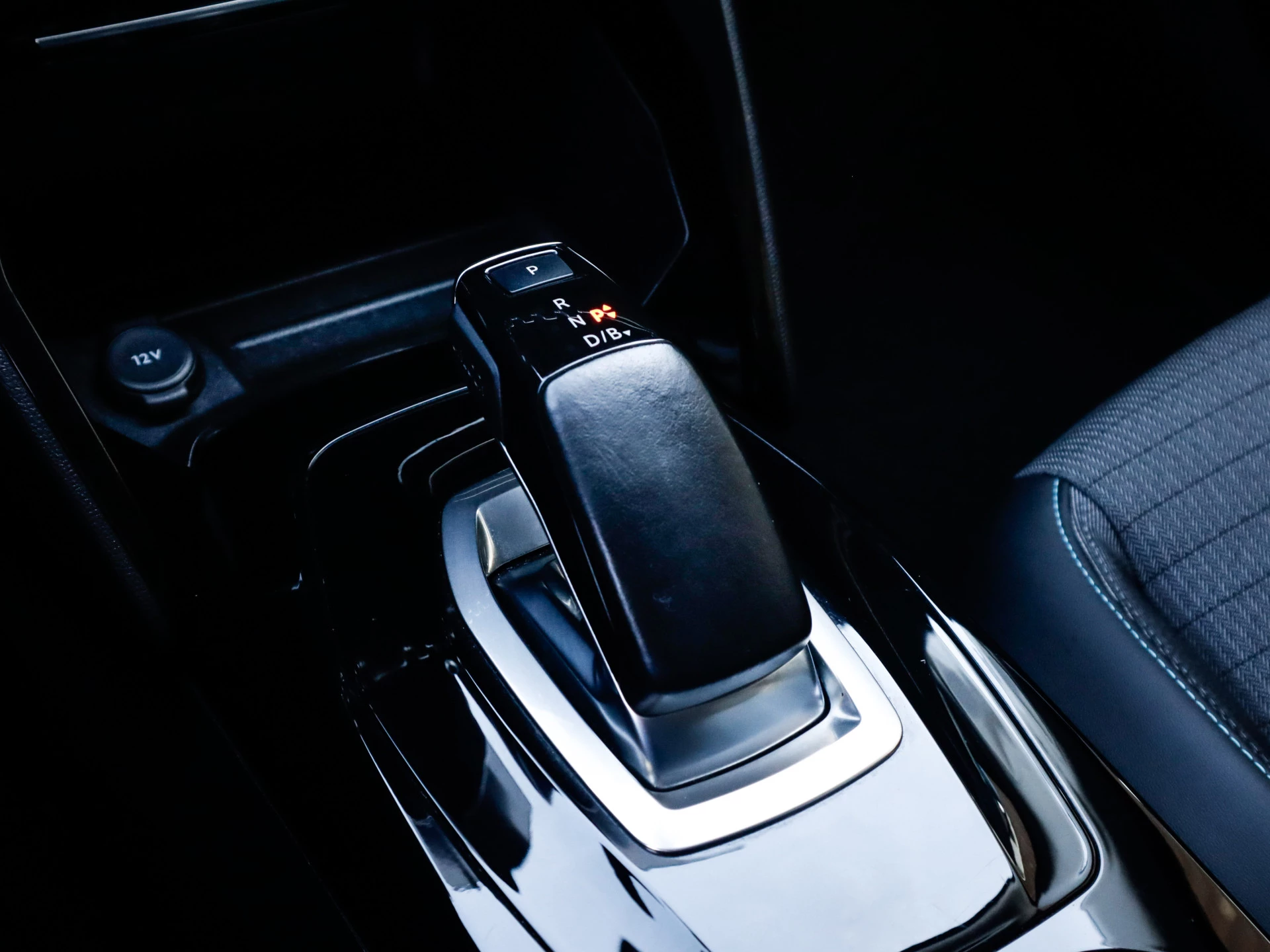 Hoofdafbeelding Peugeot e-2008