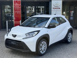 Hoofdafbeelding Toyota Aygo Toyota Aygo X PLAY NIEUW DIRECT LEVERBAAR! APPLE/ANDROID AIRCO AD-CRUISE CAMERA BLUETOOTH EL-RAMEN/SPIEGELS