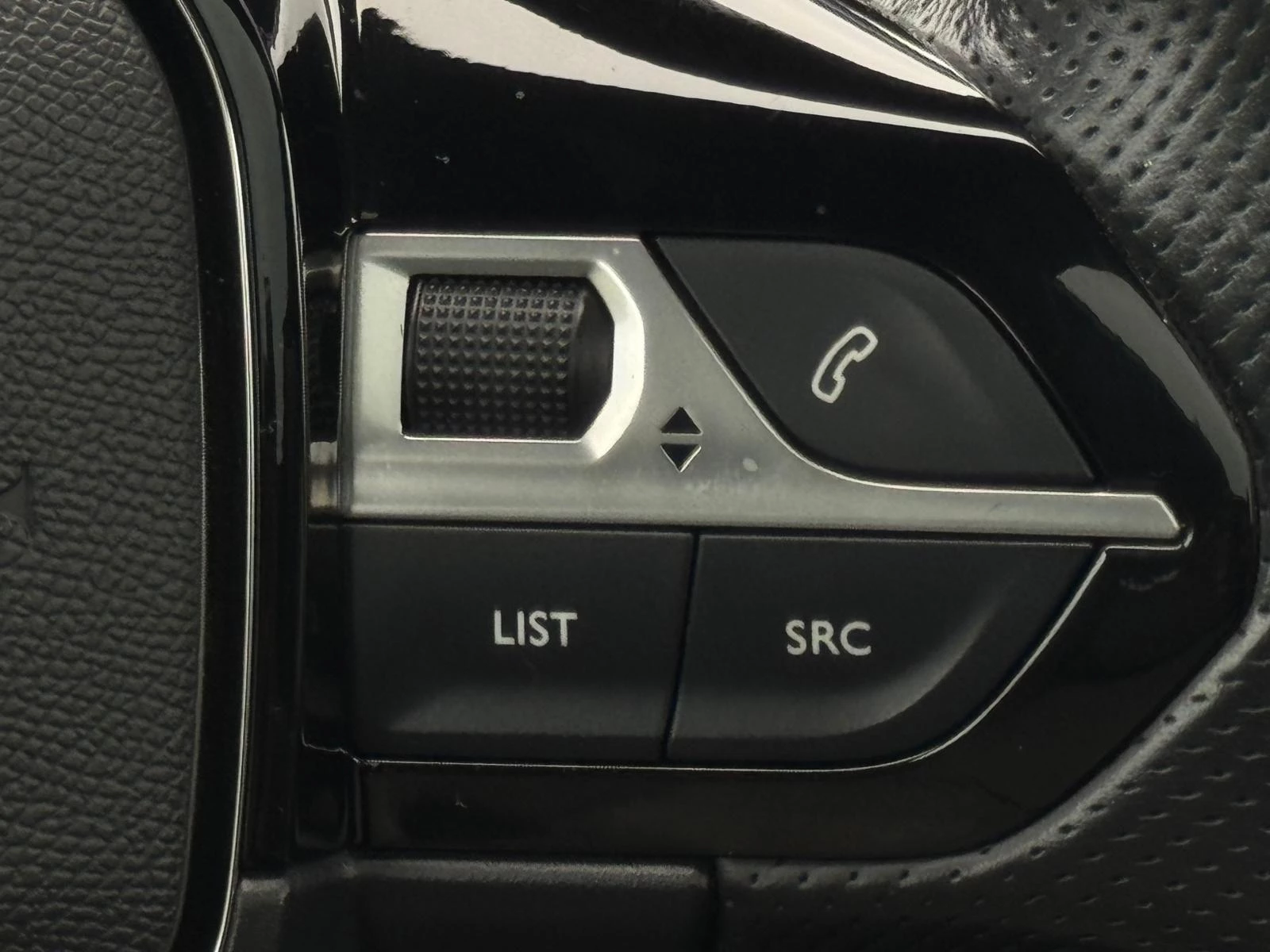 Hoofdafbeelding Peugeot e-208