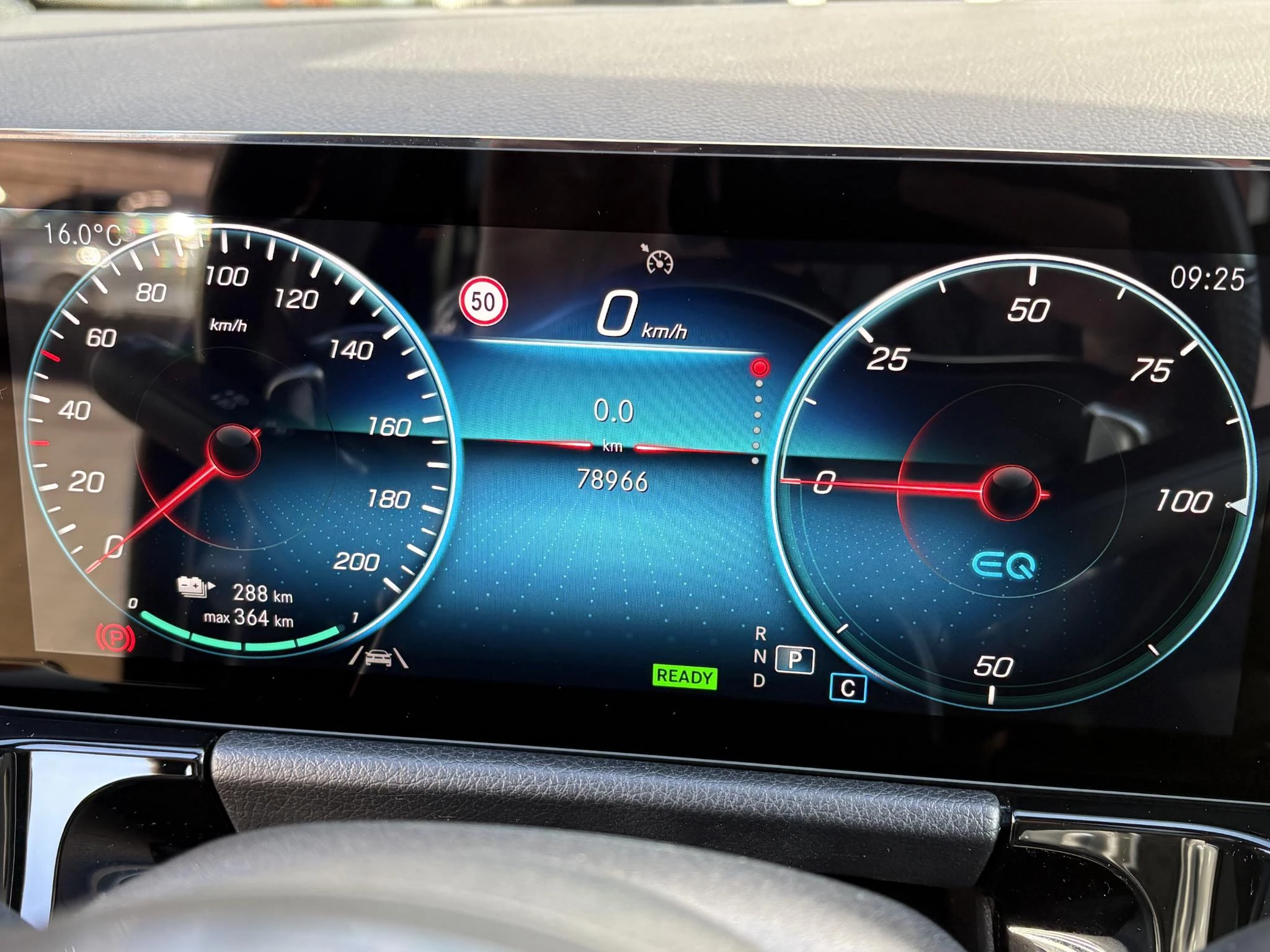 Hoofdafbeelding Mercedes-Benz EQA