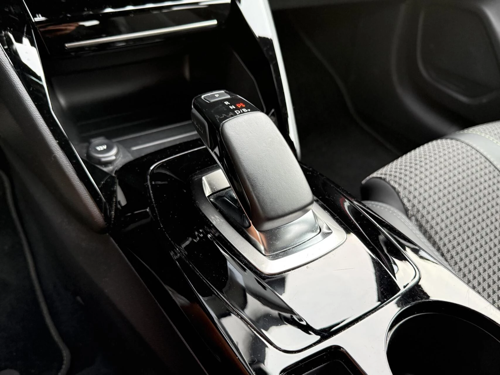 Hoofdafbeelding Peugeot e-208