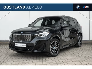 BMW iX1 xDrive30 M Sport / Panoramadak / Sportstoelen / Achteruitrijcamera / Harman-Kardon / M Adaptief onderstel