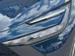 Toyota C-HR 1.8 HYBRID 140 4S-BANDEN CAMERA APPLE/ANDROID BLIND-SPOT AD-CRUISE 17'' LM-VELGEN NL-AUTO CLIMA BLUETOOTH