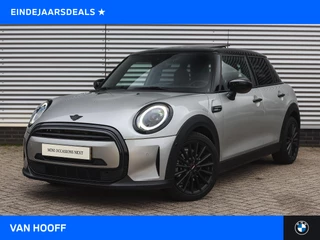 MINI Cooper Hatchback Classic Automaat / Panoramadak / Sportstoelen / Achteruitrijcamera / Comfort Access / LED / Park Assistant / Stoelverwarming
