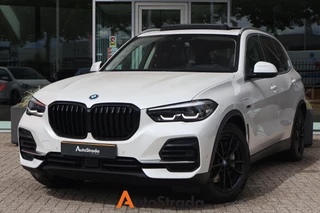 BMW X5 xDrive45e High Executive 394pk | Camera | Trekhaak | LED | Navi | Carplay | Sfeer | Stoelverwarming | Pano