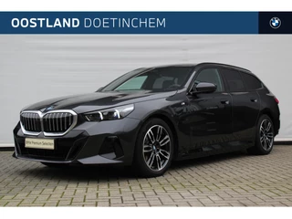 BMW 5 Serie Touring 530e M Sport Automaat / Panoramadak / Trekhaak / Achteruitrijcamera / M Sportonderstel / Adaptieve LED