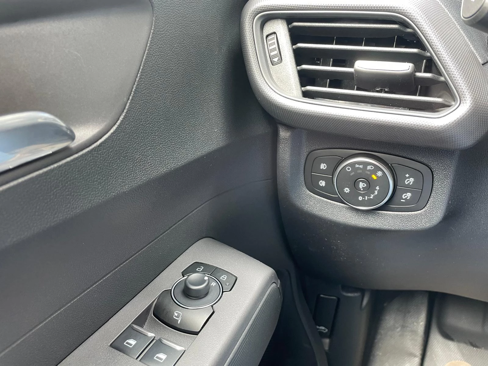Hoofdafbeelding Ford E-Transit Courier