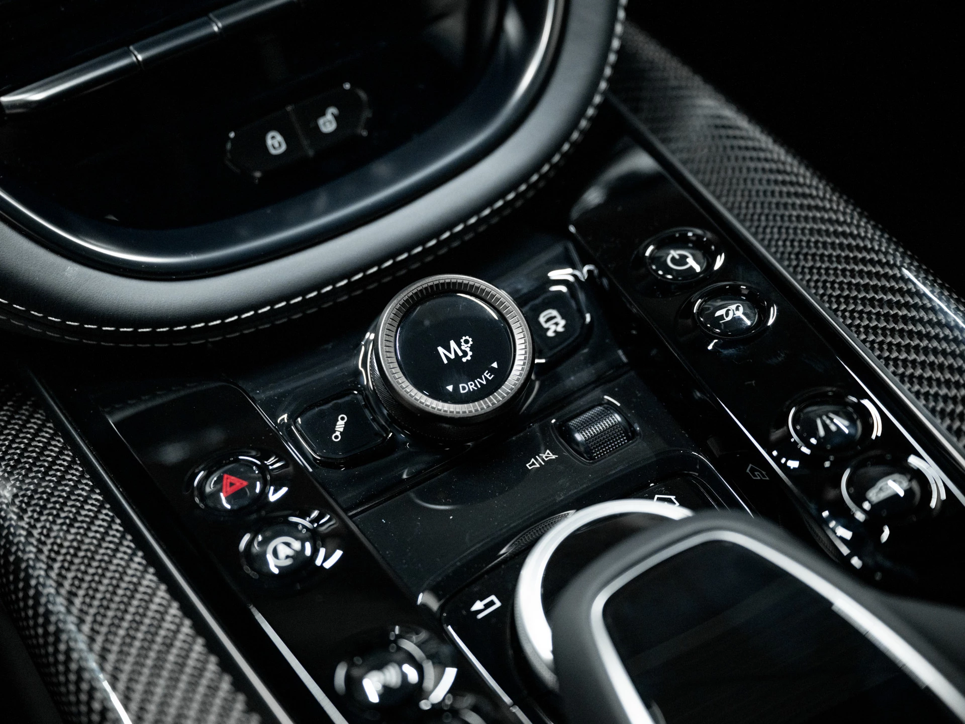 Hoofdafbeelding Aston Martin DBX