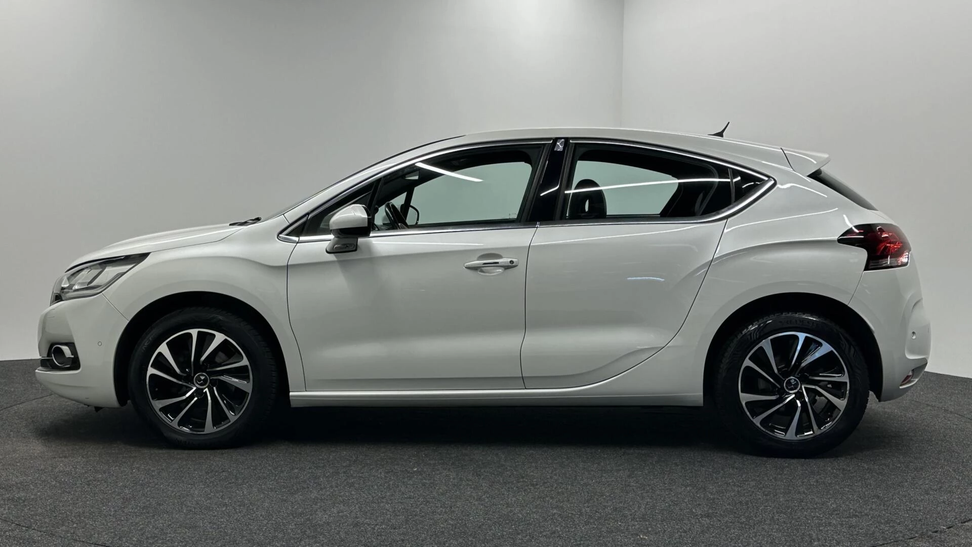 Hoofdafbeelding DS DS 4