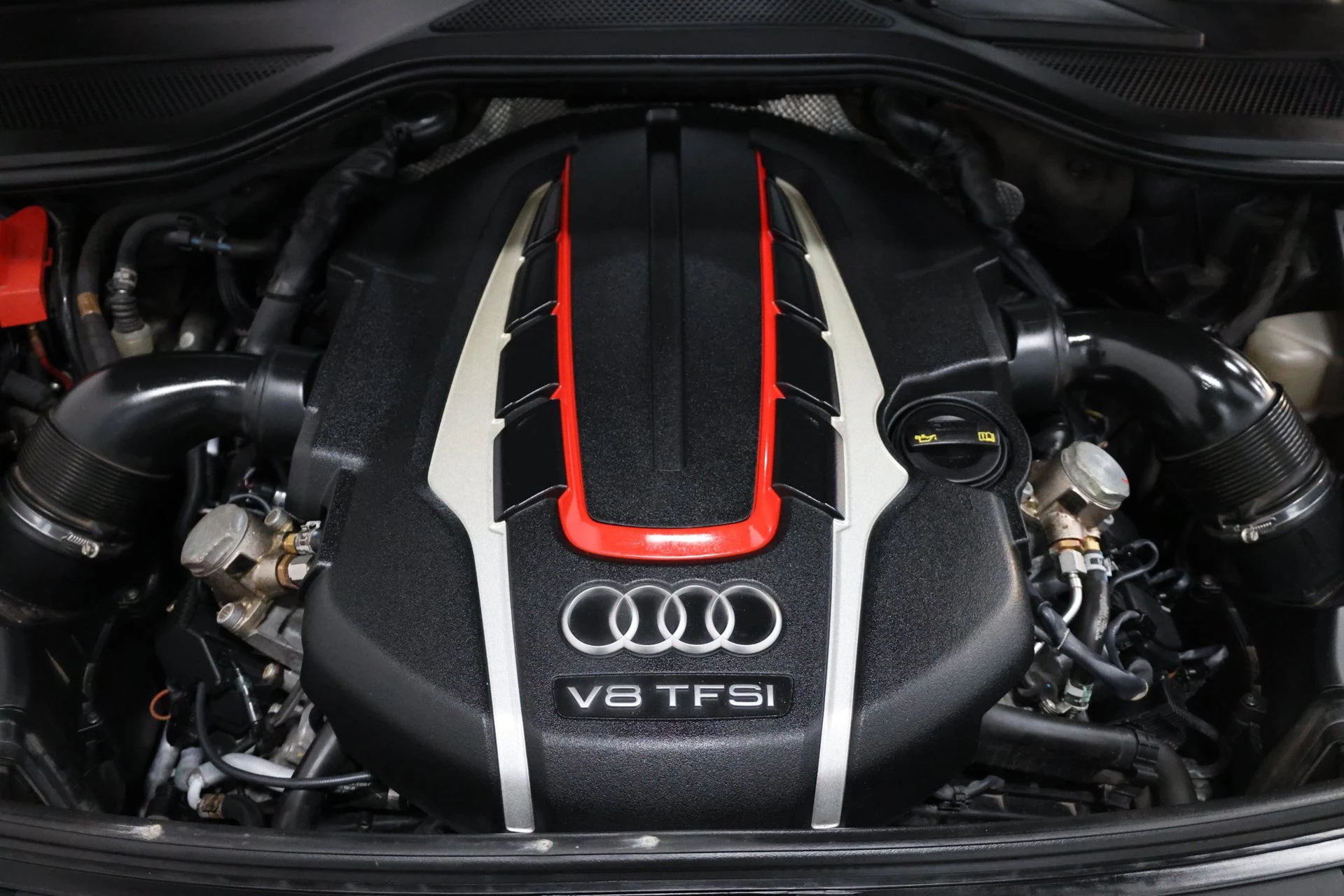 Hoofdafbeelding Audi S8