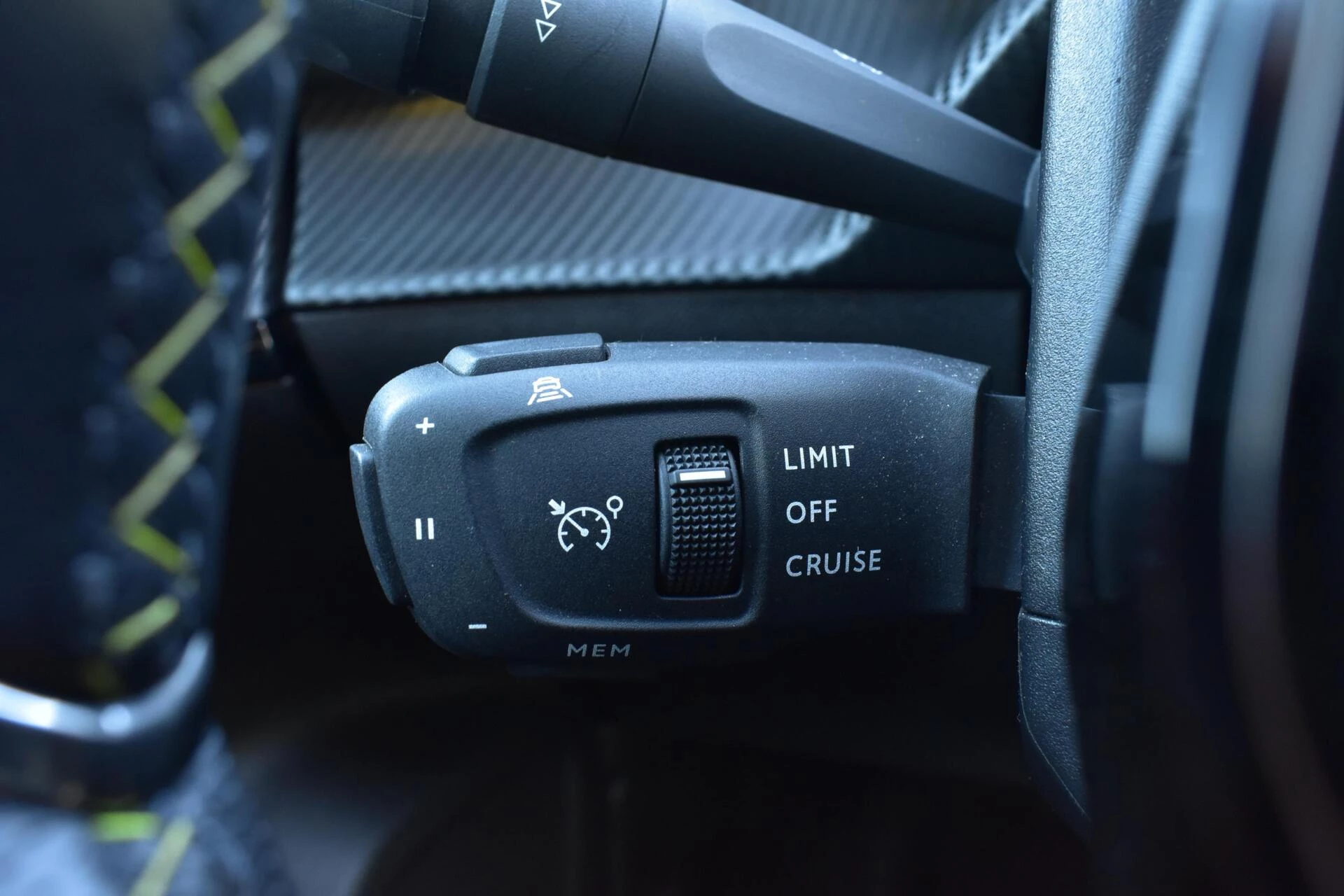 Hoofdafbeelding Peugeot e-2008