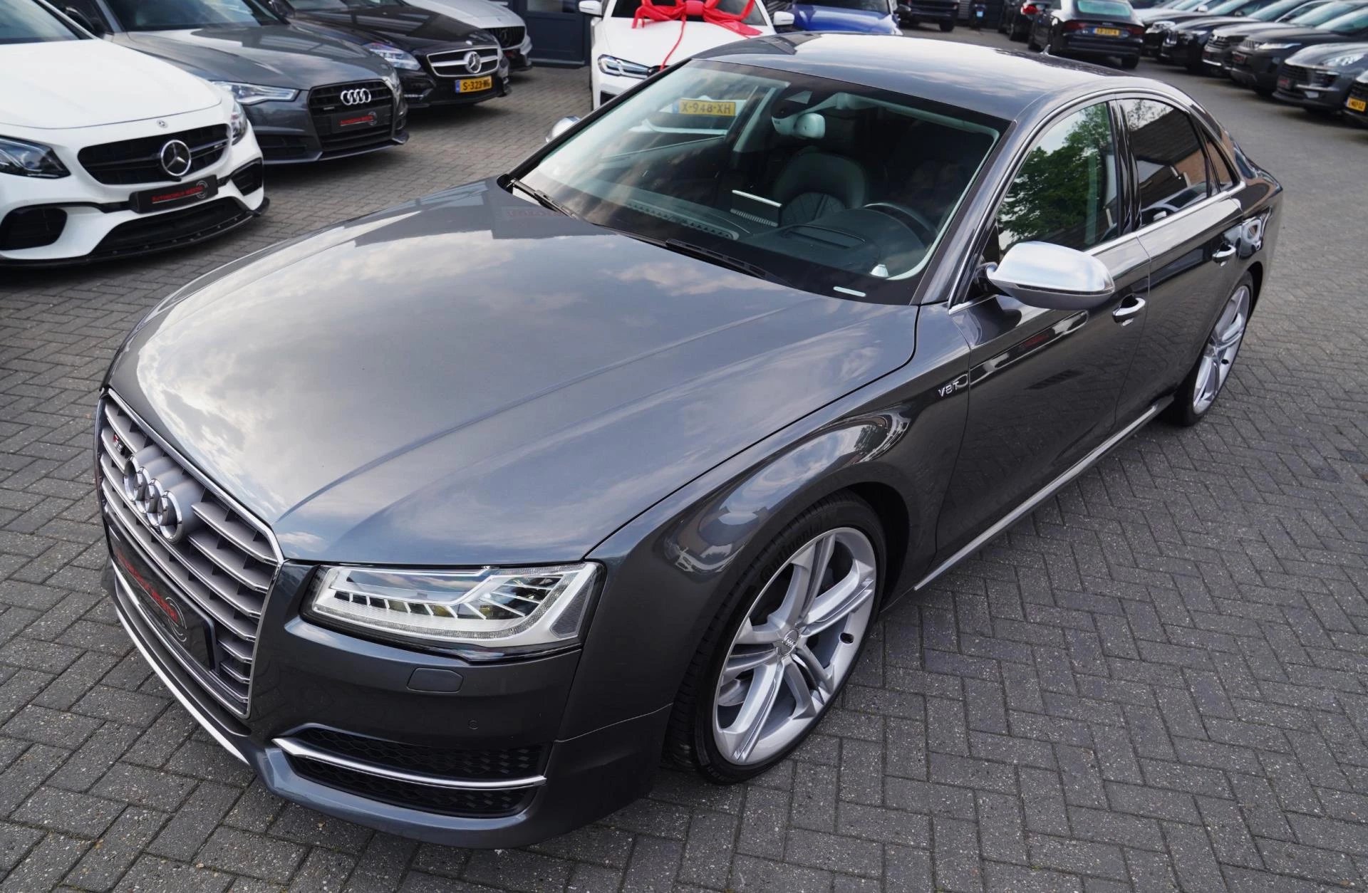 Hoofdafbeelding Audi S8