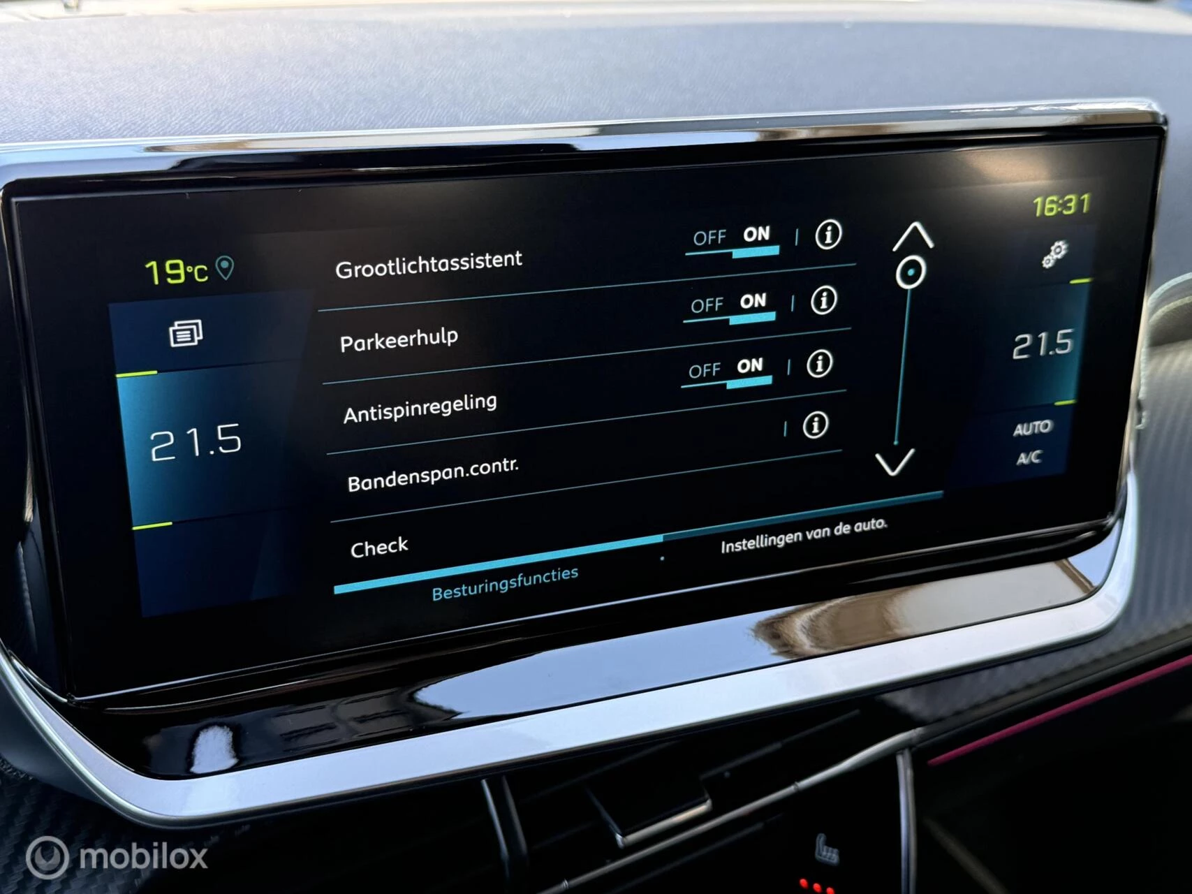 Hoofdafbeelding Peugeot e-208