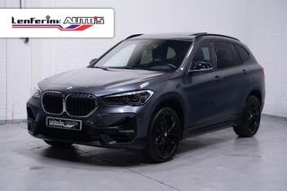 BMW X1 sDrive20i High Executive full-map navi HUD PDC 18"-inch Led verlichting sportstoelen afneembare trekhaak Pano-dak shadow-line NAP half-leder