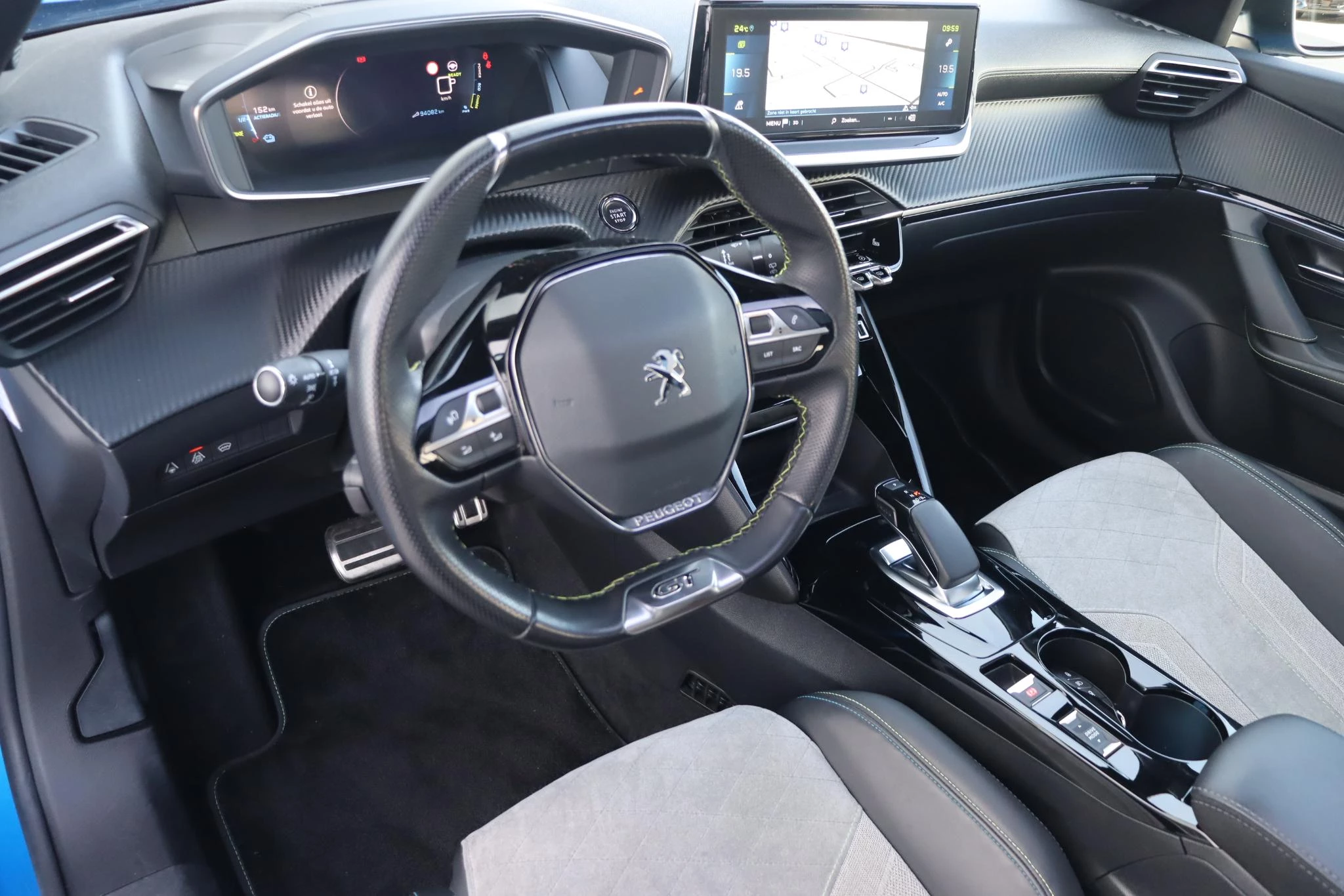 Hoofdafbeelding Peugeot e-2008