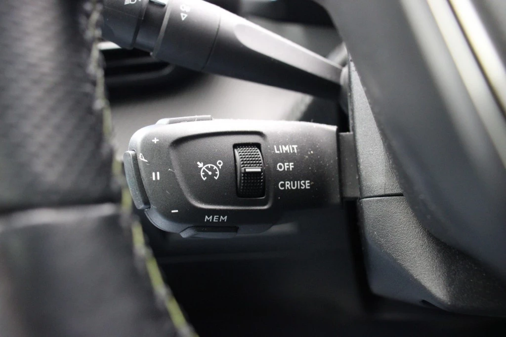 Hoofdafbeelding Peugeot e-208