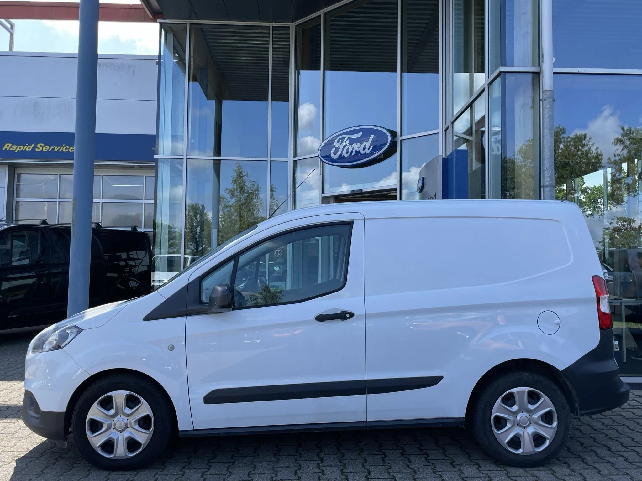 Hoofdafbeelding Ford Transit Courier