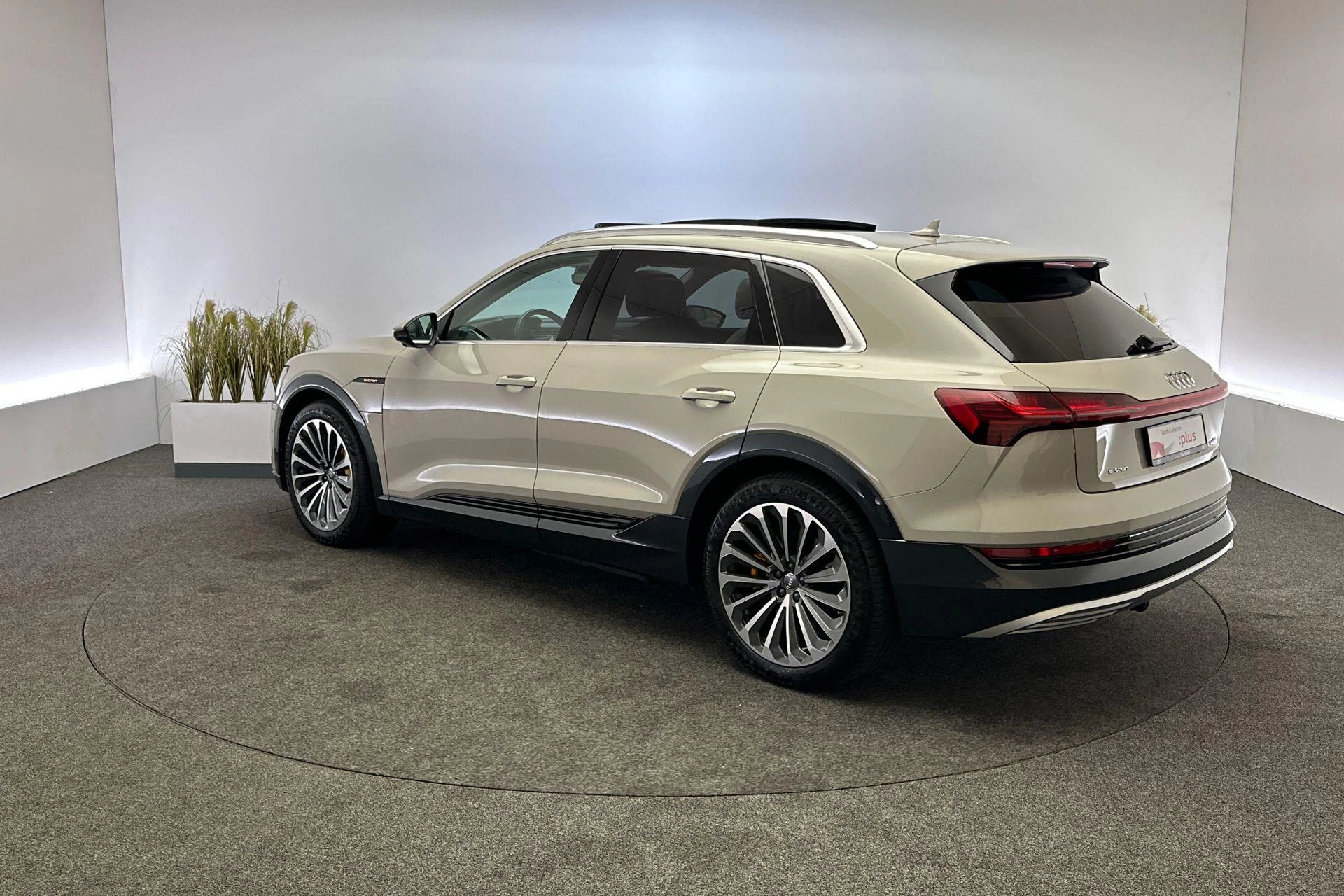 Hoofdafbeelding Audi e-tron