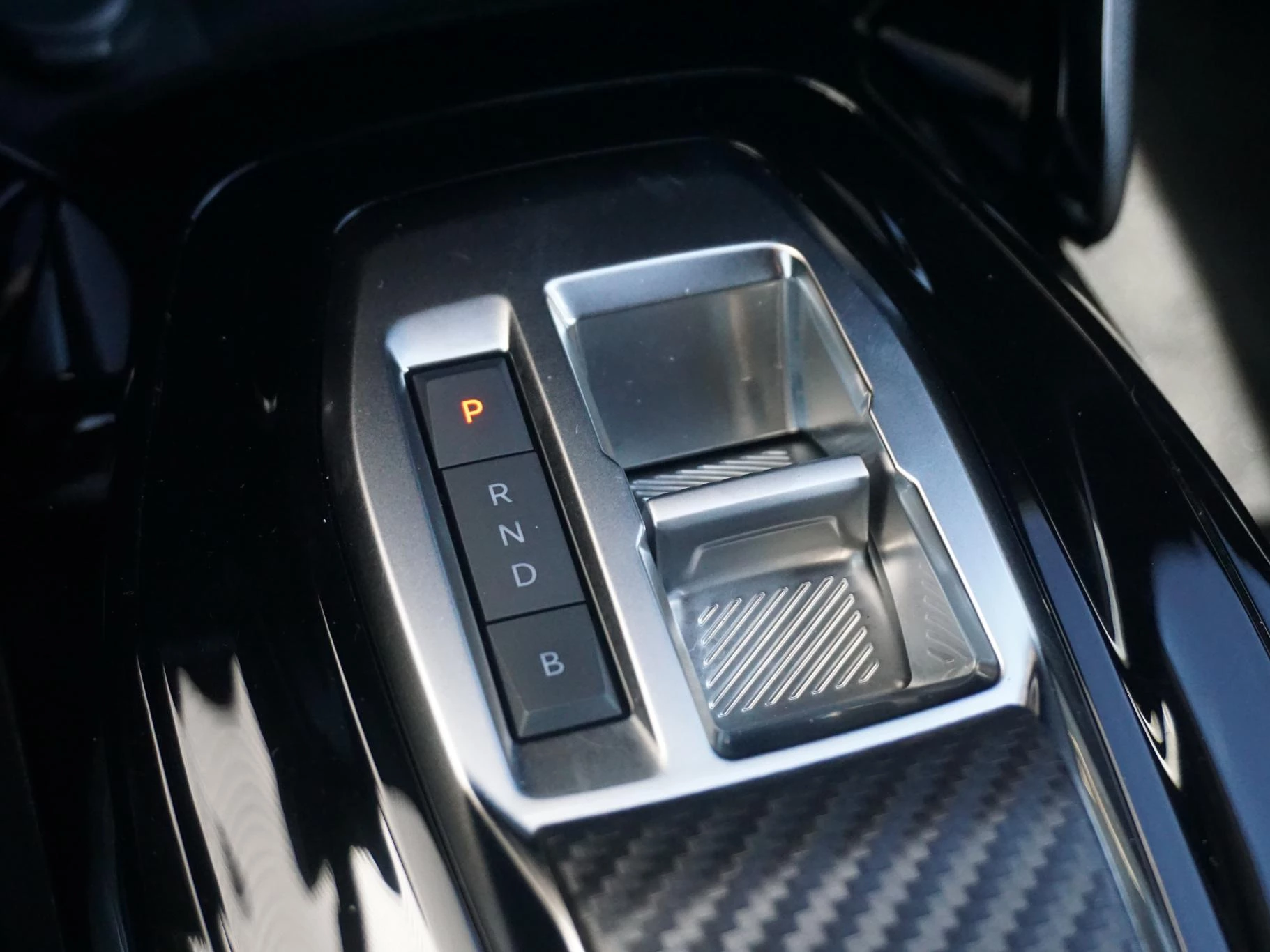 Hoofdafbeelding Peugeot e-2008