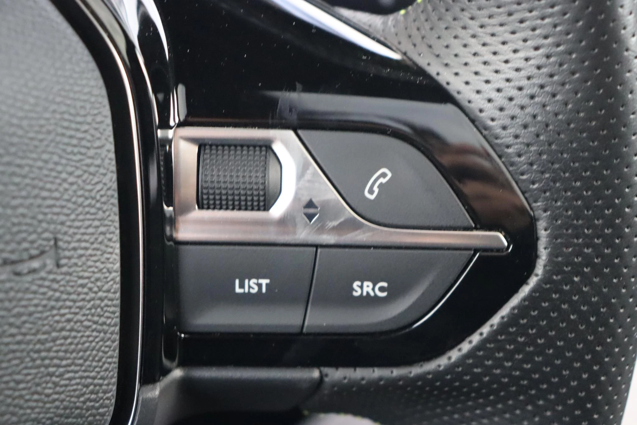 Hoofdafbeelding Peugeot e-2008