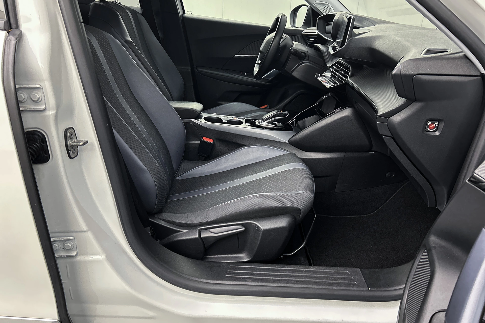 Hoofdafbeelding Peugeot e-2008