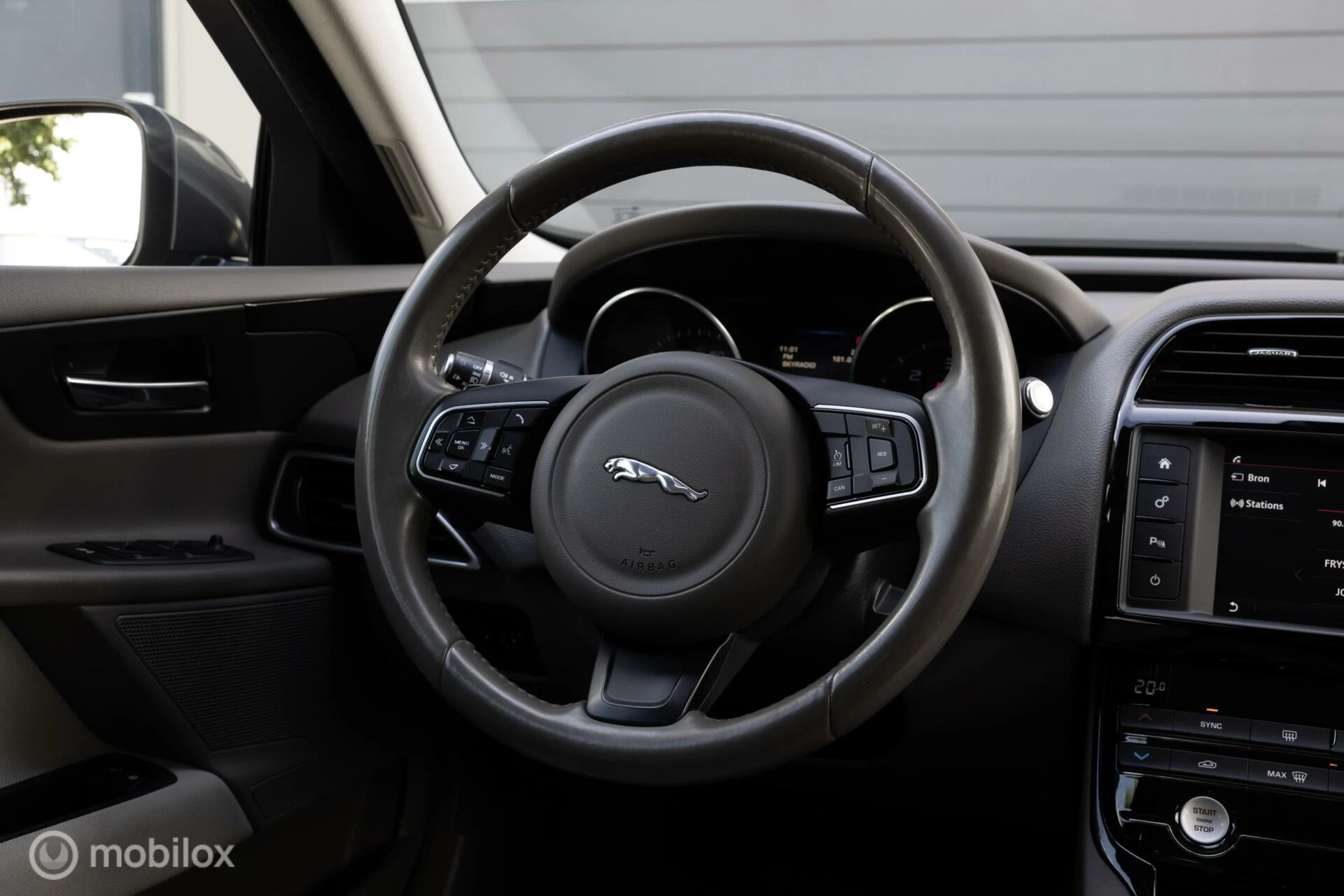 Hoofdafbeelding Jaguar XE