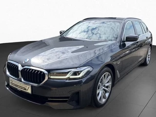Hoofdafbeelding BMW 5 Serie BMW 5 Serie Touring 530e ** LASER, NAVI+, DAKOTA LEDER, PANORAMA, HuD, KEYLESS, MEM, 38k onder NP ** 1e EIG - UNFALLFREI - BMW GAR ** ** INFORMEER OOK NAAR ONZE AANTREKKELIJKE FINANCIAL-LEASE TARIEVEN **