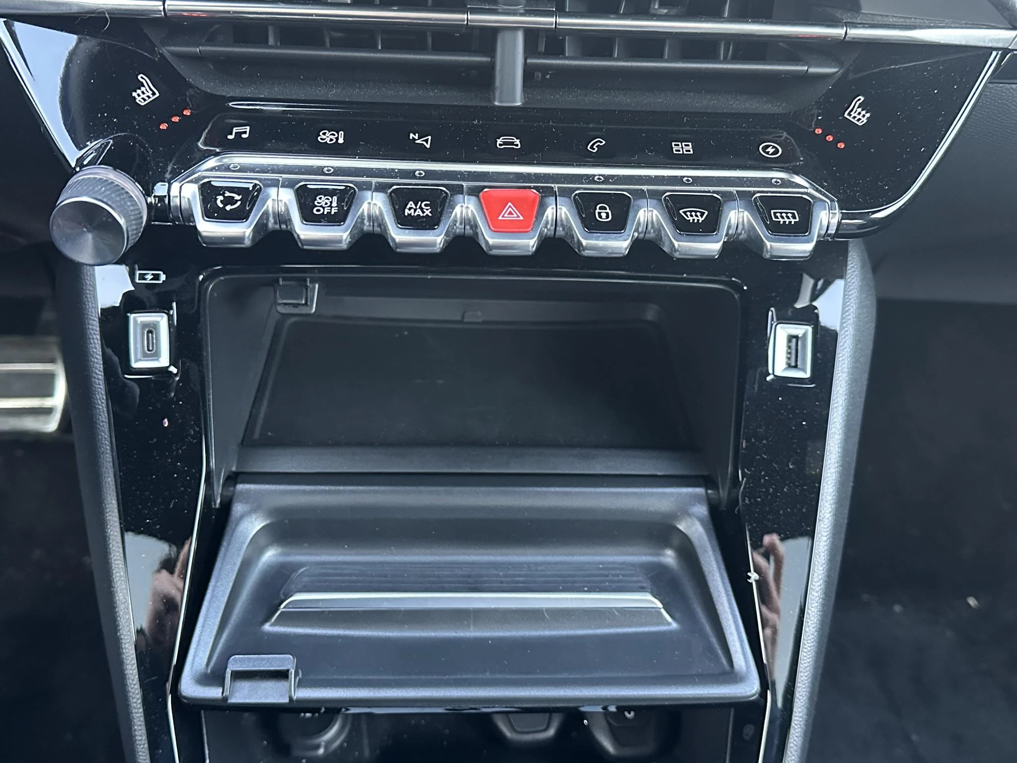 Hoofdafbeelding Peugeot e-2008