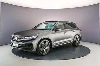 Volkswagen Touareg R 3.0 TSI eHybrid 462pk Tiptronic Trekhaak, Panoramadak, Lederen bekleding, Luchtvering, Head up display, LED matrix verlichting, 360 camera, Adaptive cruise control