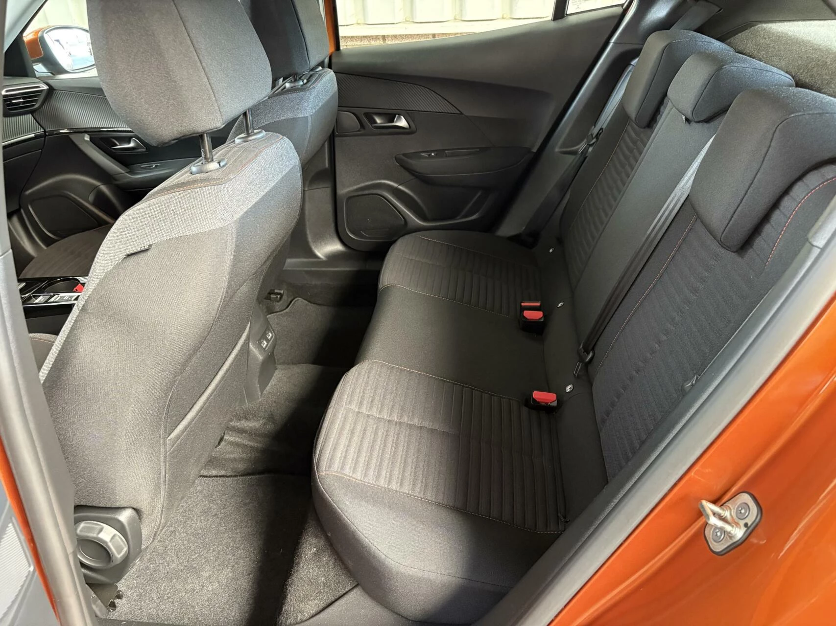 Hoofdafbeelding Peugeot e-2008