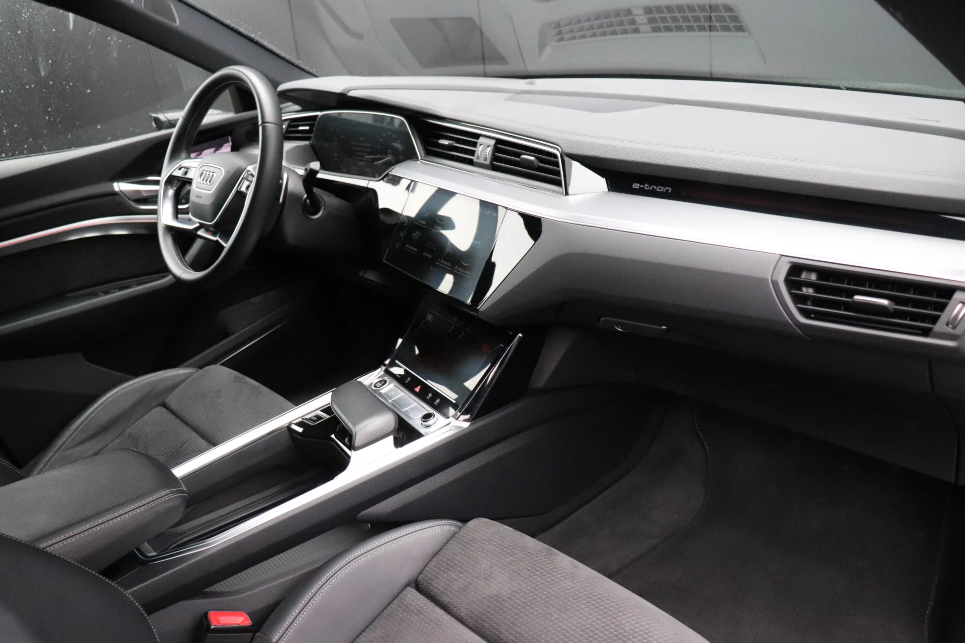 Hoofdafbeelding Audi e-tron